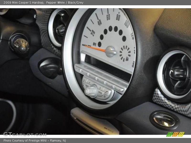 Pepper White / Black/Grey 2009 Mini Cooper S Hardtop