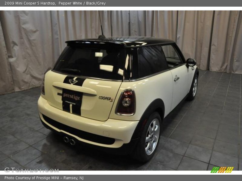 Pepper White / Black/Grey 2009 Mini Cooper S Hardtop