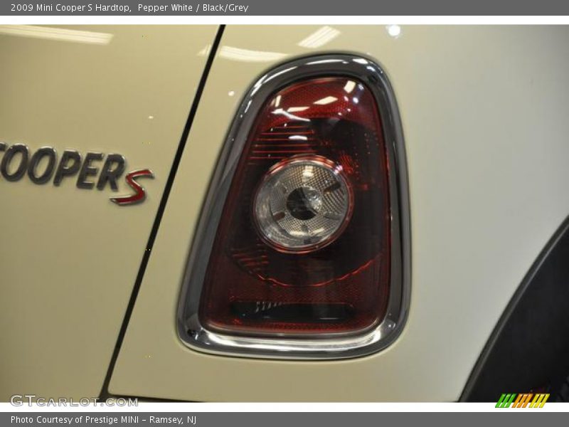 Pepper White / Black/Grey 2009 Mini Cooper S Hardtop