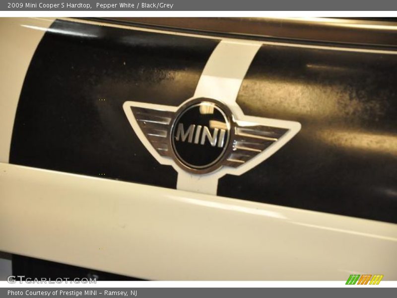 Pepper White / Black/Grey 2009 Mini Cooper S Hardtop