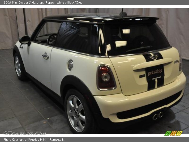Pepper White / Black/Grey 2009 Mini Cooper S Hardtop