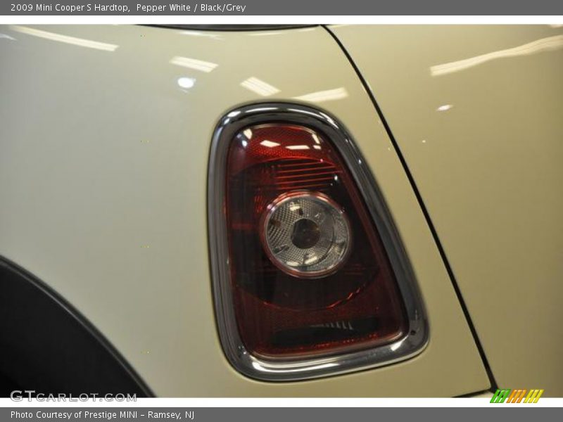 Pepper White / Black/Grey 2009 Mini Cooper S Hardtop