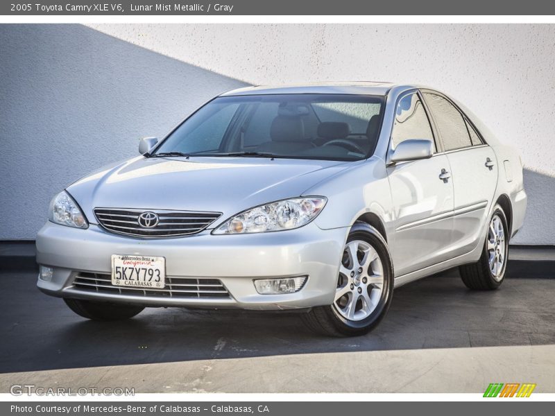 Lunar Mist Metallic / Gray 2005 Toyota Camry XLE V6