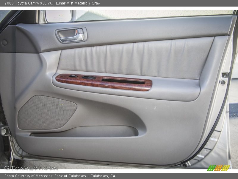 Lunar Mist Metallic / Gray 2005 Toyota Camry XLE V6