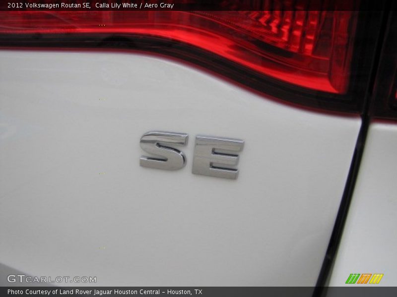 Calla Lily White / Aero Gray 2012 Volkswagen Routan SE