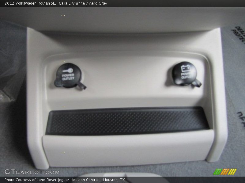 Calla Lily White / Aero Gray 2012 Volkswagen Routan SE