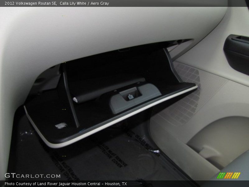 Calla Lily White / Aero Gray 2012 Volkswagen Routan SE