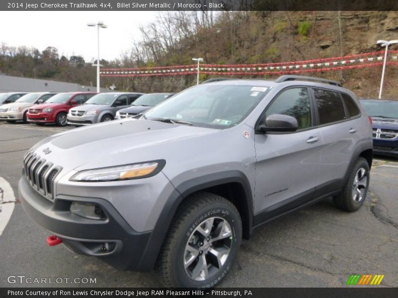 Front 3/4 View of 2014 Cherokee Trailhawk 4x4