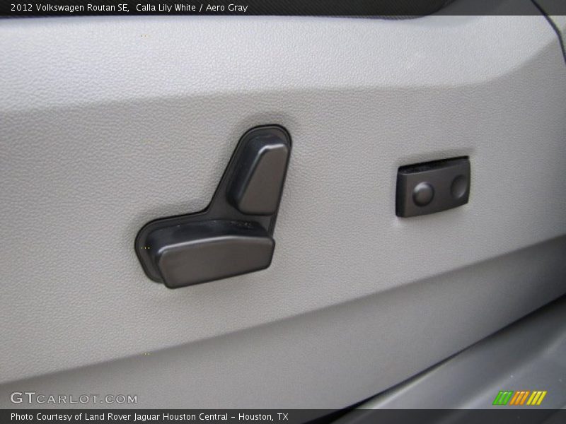 Calla Lily White / Aero Gray 2012 Volkswagen Routan SE