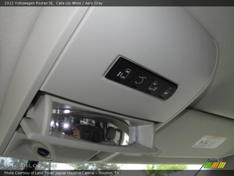 Calla Lily White / Aero Gray 2012 Volkswagen Routan SE