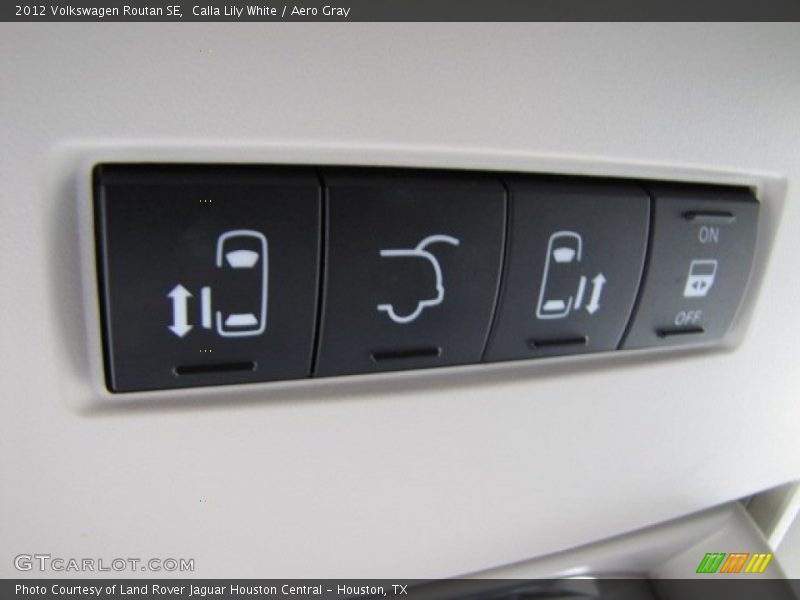 Calla Lily White / Aero Gray 2012 Volkswagen Routan SE