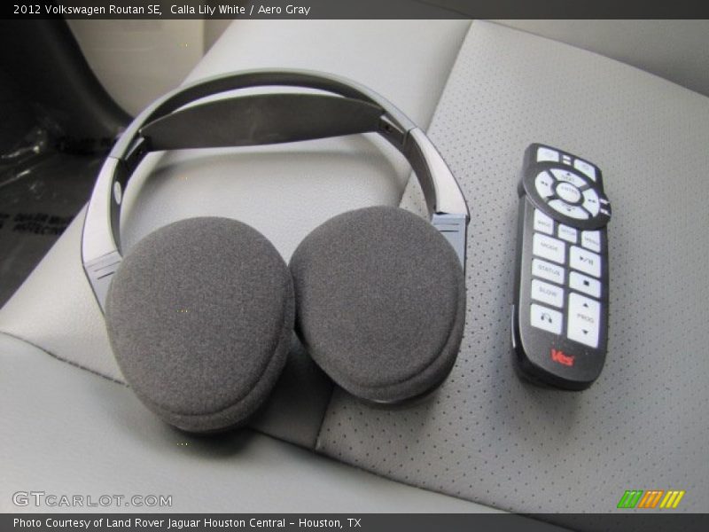 Calla Lily White / Aero Gray 2012 Volkswagen Routan SE