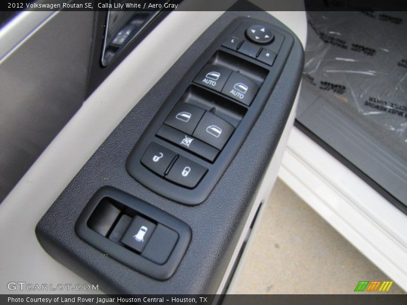 Calla Lily White / Aero Gray 2012 Volkswagen Routan SE