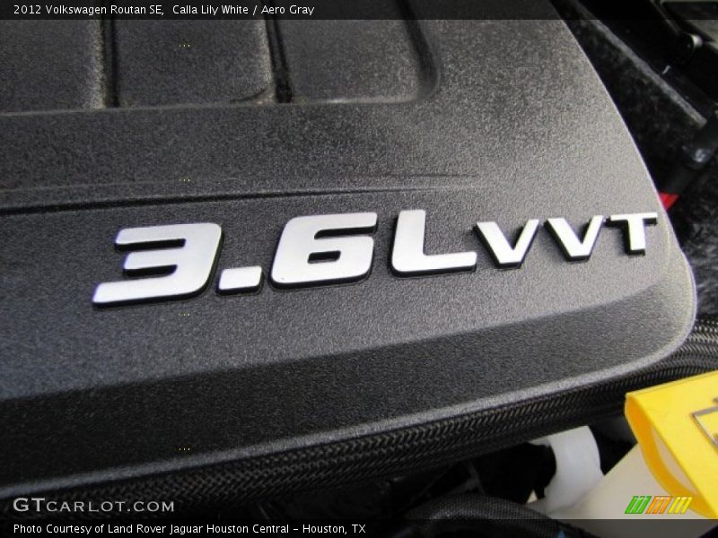 Calla Lily White / Aero Gray 2012 Volkswagen Routan SE