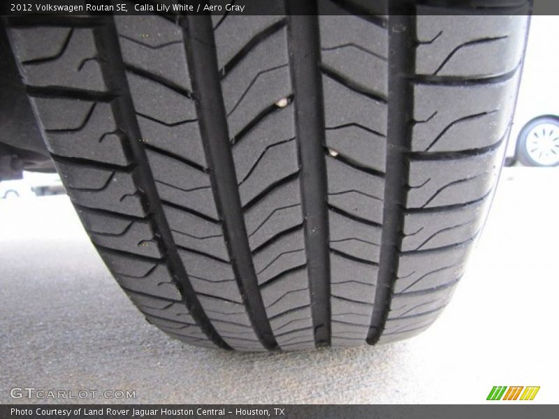 Calla Lily White / Aero Gray 2012 Volkswagen Routan SE