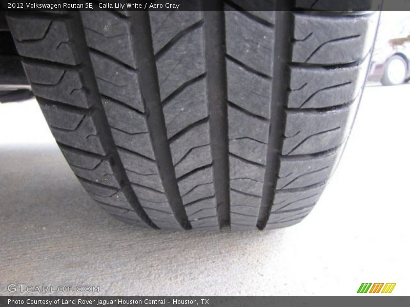 Calla Lily White / Aero Gray 2012 Volkswagen Routan SE