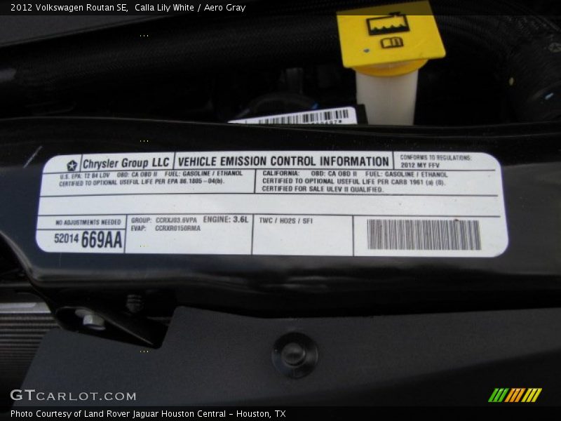 Calla Lily White / Aero Gray 2012 Volkswagen Routan SE