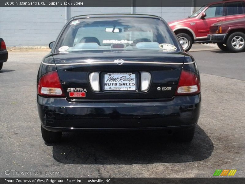 Super Black / Stone 2000 Nissan Sentra XE