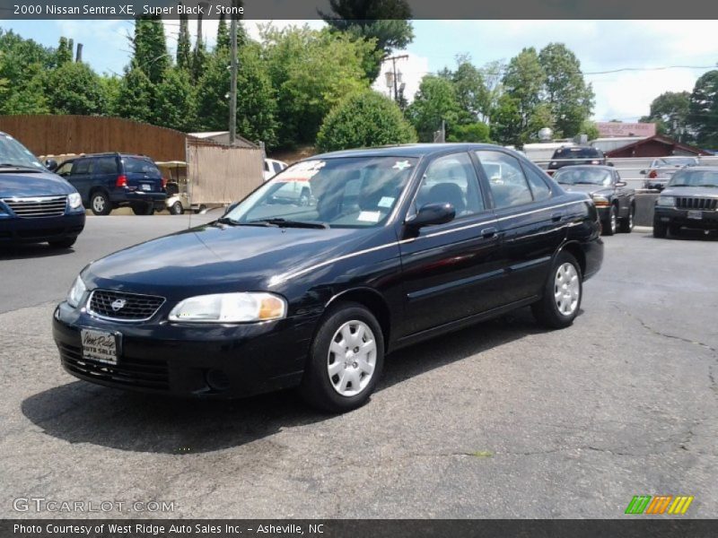 Super Black / Stone 2000 Nissan Sentra XE