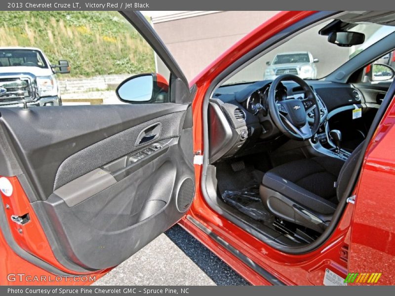 Victory Red / Jet Black 2013 Chevrolet Cruze LT