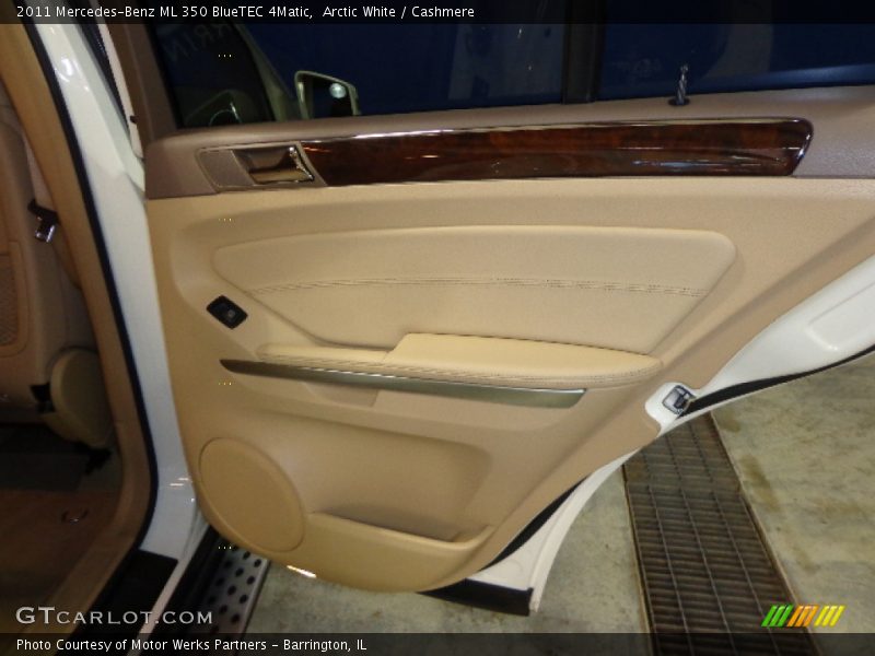 Arctic White / Cashmere 2011 Mercedes-Benz ML 350 BlueTEC 4Matic