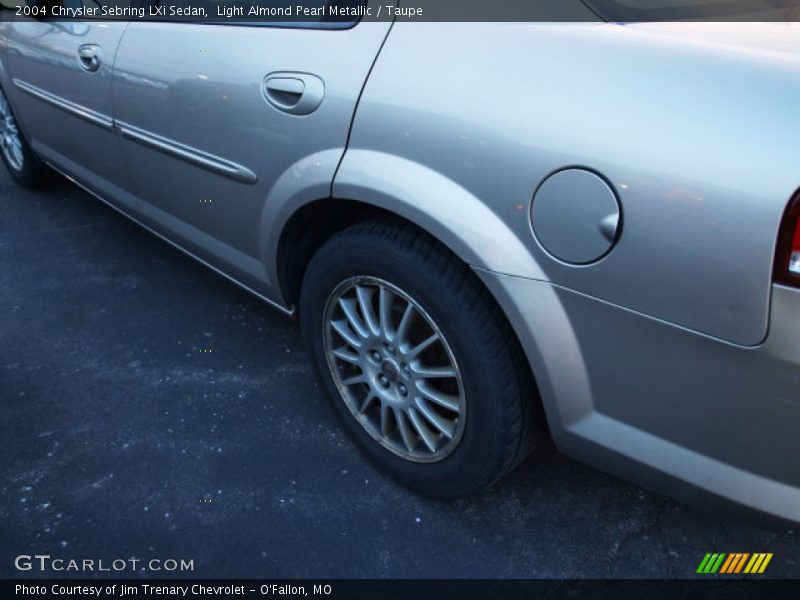 Light Almond Pearl Metallic / Taupe 2004 Chrysler Sebring LXi Sedan
