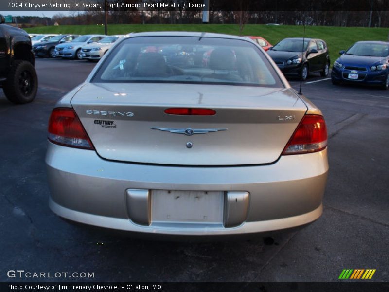 Light Almond Pearl Metallic / Taupe 2004 Chrysler Sebring LXi Sedan