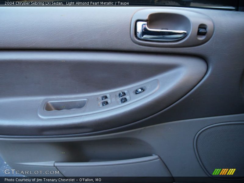 Light Almond Pearl Metallic / Taupe 2004 Chrysler Sebring LXi Sedan