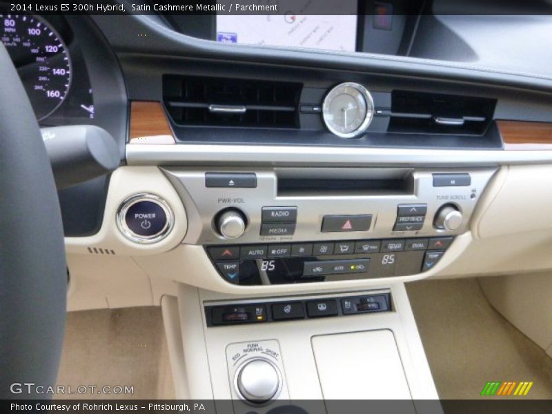 Controls of 2014 ES 300h Hybrid