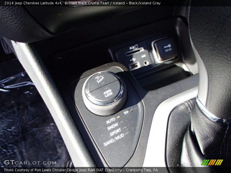 Brilliant Black Crystal Pearl / Iceland - Black/Iceland Gray 2014 Jeep Cherokee Latitude 4x4