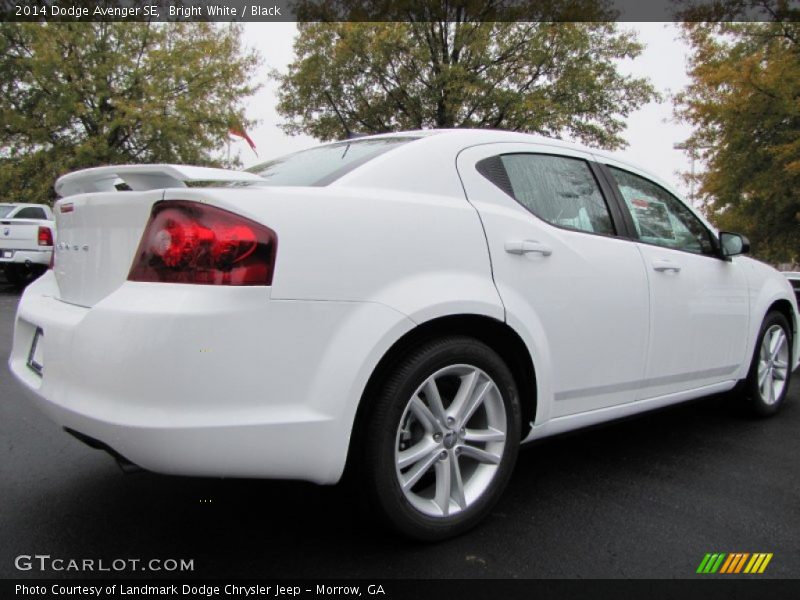 Bright White / Black 2014 Dodge Avenger SE