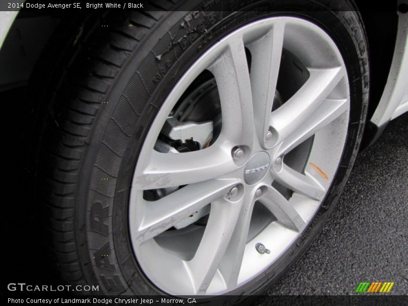 Bright White / Black 2014 Dodge Avenger SE