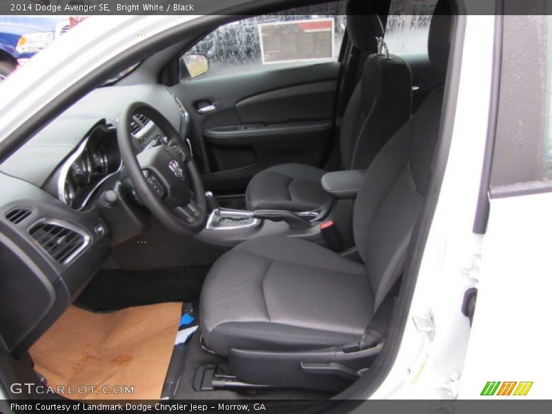 Bright White / Black 2014 Dodge Avenger SE