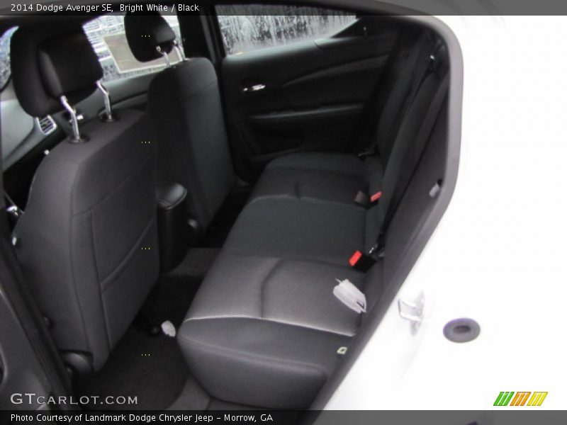 Bright White / Black 2014 Dodge Avenger SE