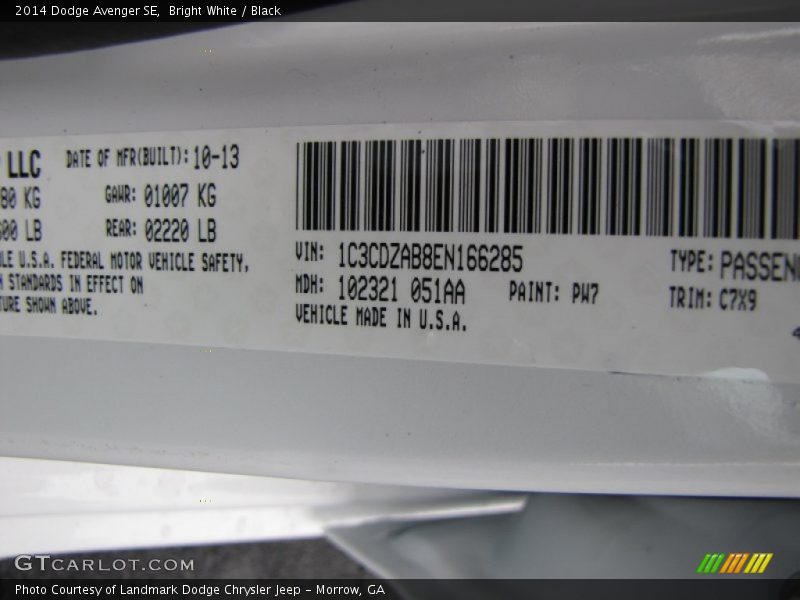 Bright White / Black 2014 Dodge Avenger SE