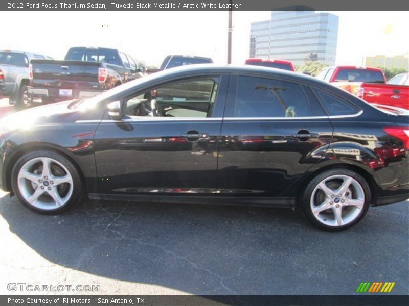 Tuxedo Black Metallic / Arctic White Leather 2012 Ford Focus Titanium Sedan