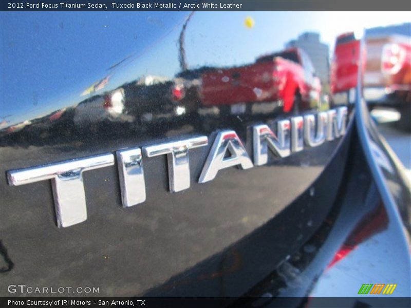 Tuxedo Black Metallic / Arctic White Leather 2012 Ford Focus Titanium Sedan