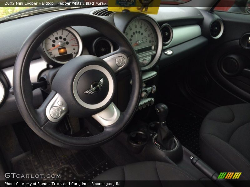 Pepper White / Black/Grey 2009 Mini Cooper Hardtop