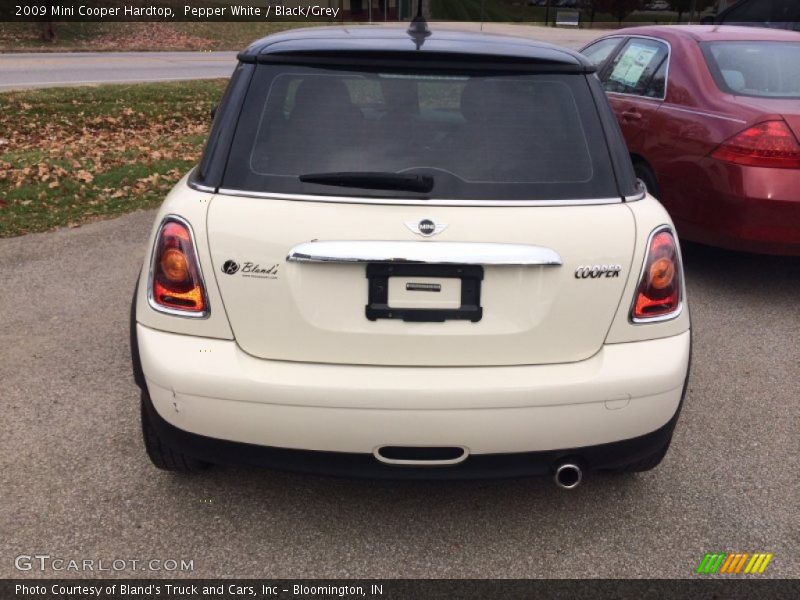 Pepper White / Black/Grey 2009 Mini Cooper Hardtop