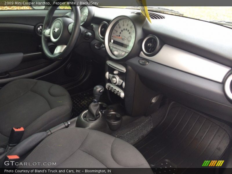 Pepper White / Black/Grey 2009 Mini Cooper Hardtop