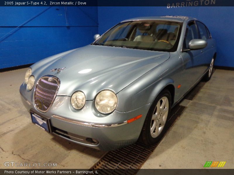 Zircon Metallic / Dove 2005 Jaguar S-Type 4.2