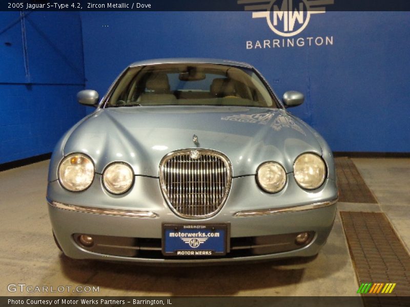 Zircon Metallic / Dove 2005 Jaguar S-Type 4.2