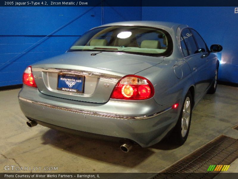 Zircon Metallic / Dove 2005 Jaguar S-Type 4.2