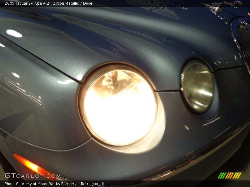 Zircon Metallic / Dove 2005 Jaguar S-Type 4.2