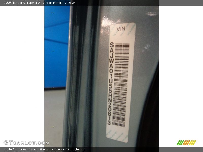 Zircon Metallic / Dove 2005 Jaguar S-Type 4.2