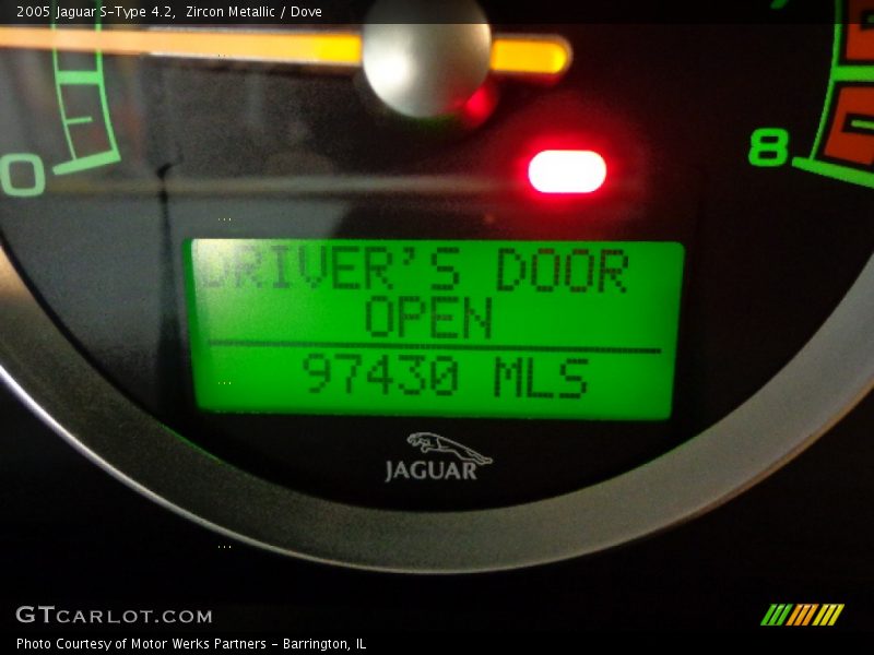 Zircon Metallic / Dove 2005 Jaguar S-Type 4.2