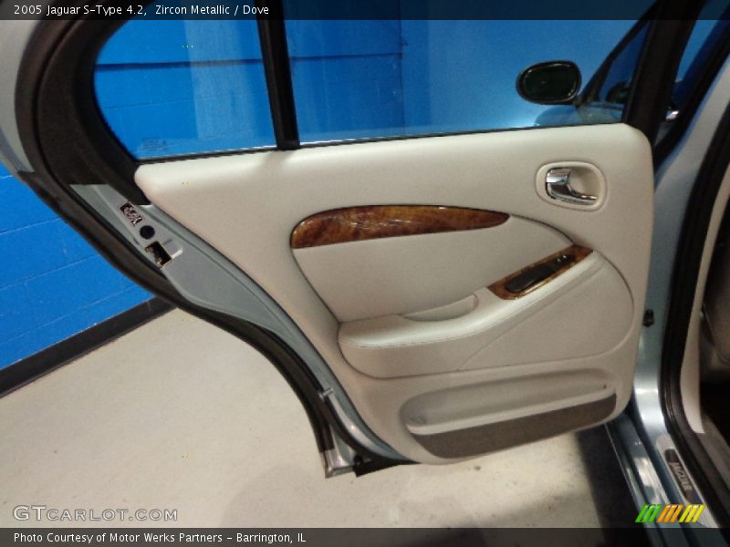 Zircon Metallic / Dove 2005 Jaguar S-Type 4.2