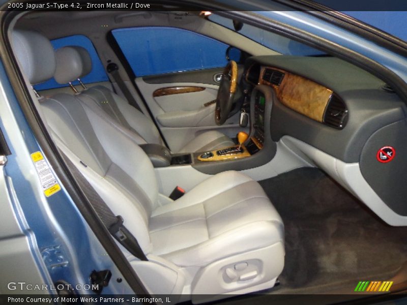 Zircon Metallic / Dove 2005 Jaguar S-Type 4.2