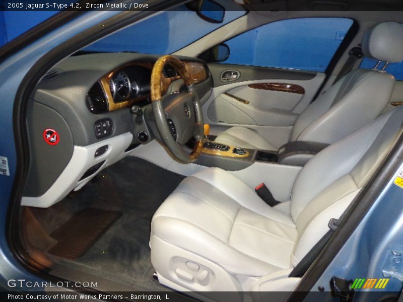Zircon Metallic / Dove 2005 Jaguar S-Type 4.2