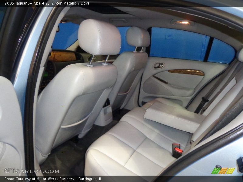 Zircon Metallic / Dove 2005 Jaguar S-Type 4.2